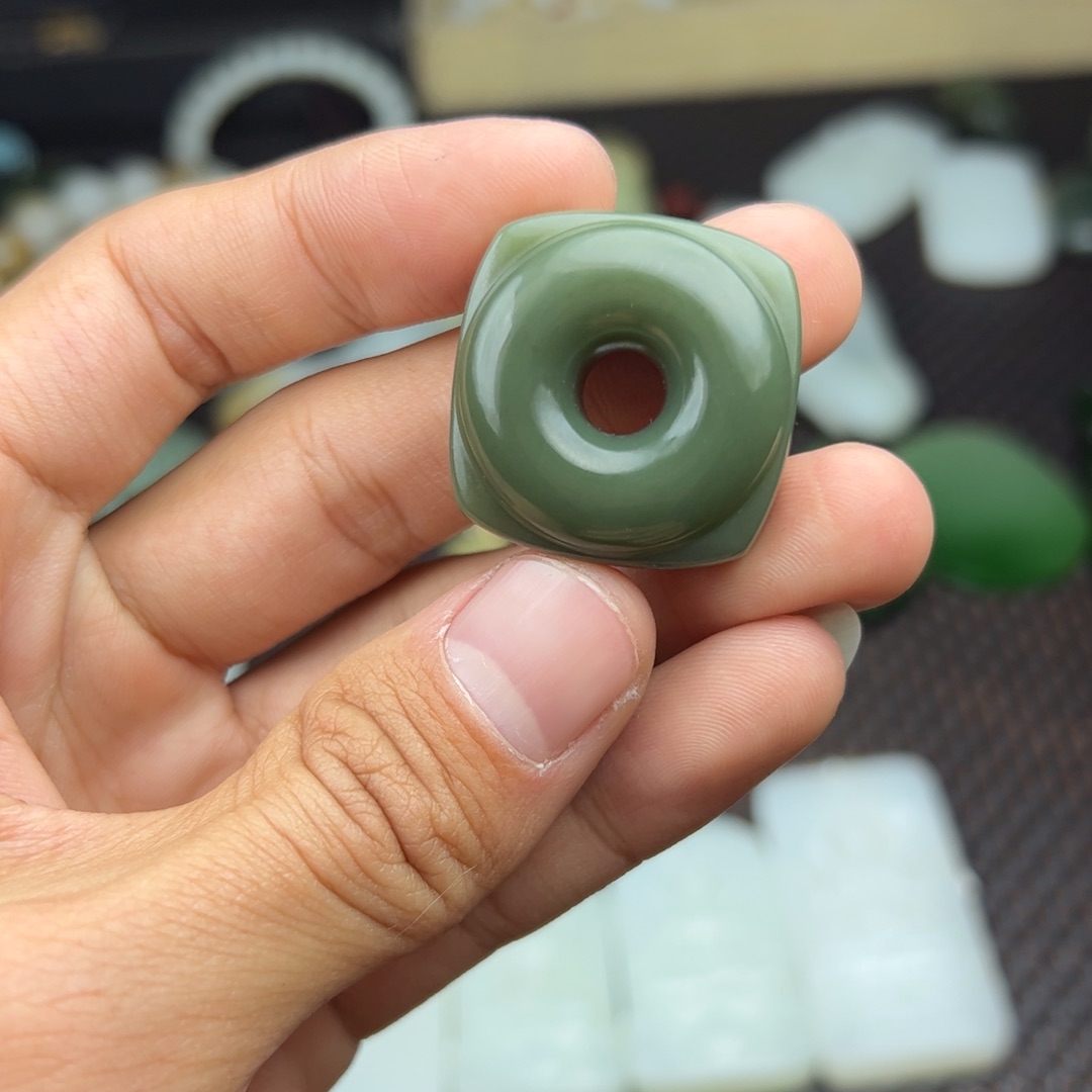 和田玉挂件未镶嵌