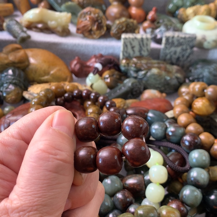 未镶嵌岫岩河磨玉（透闪石质玉）把件皮****周