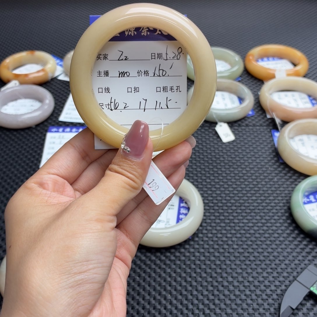 石英质玉手镯未镶嵌z*