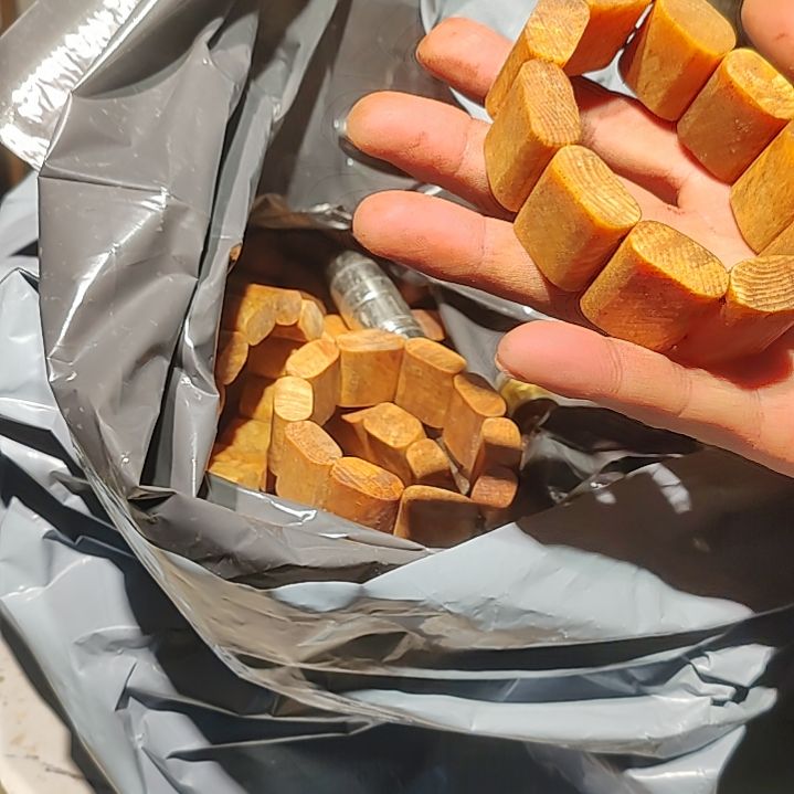 松木北沉香琥珀木原生态手牌