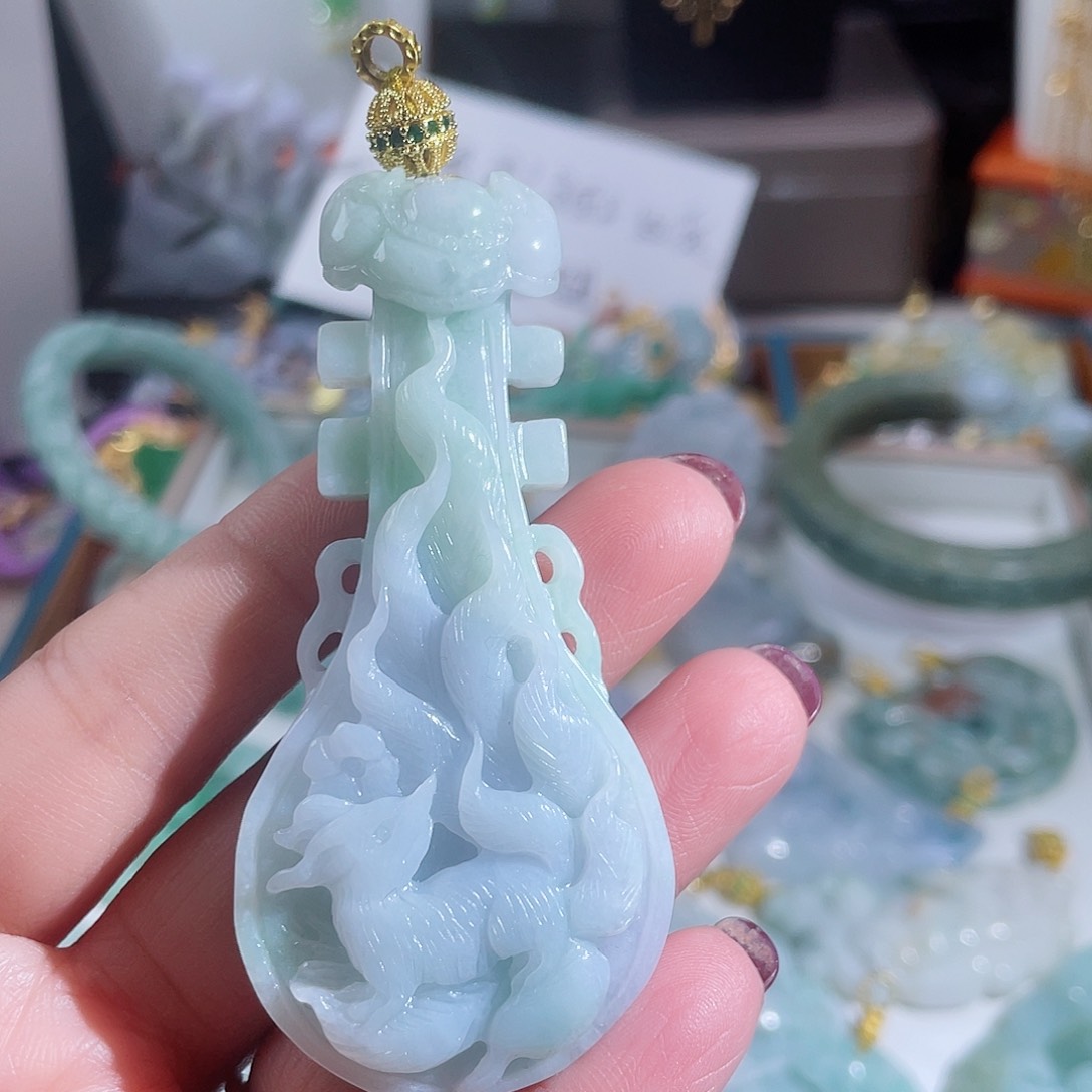 翡翠颈饰未镶嵌翡翠琵琶