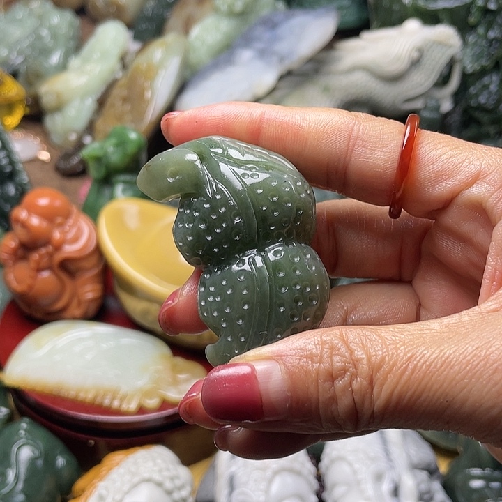 杨***9和田玉未镶嵌颈饰