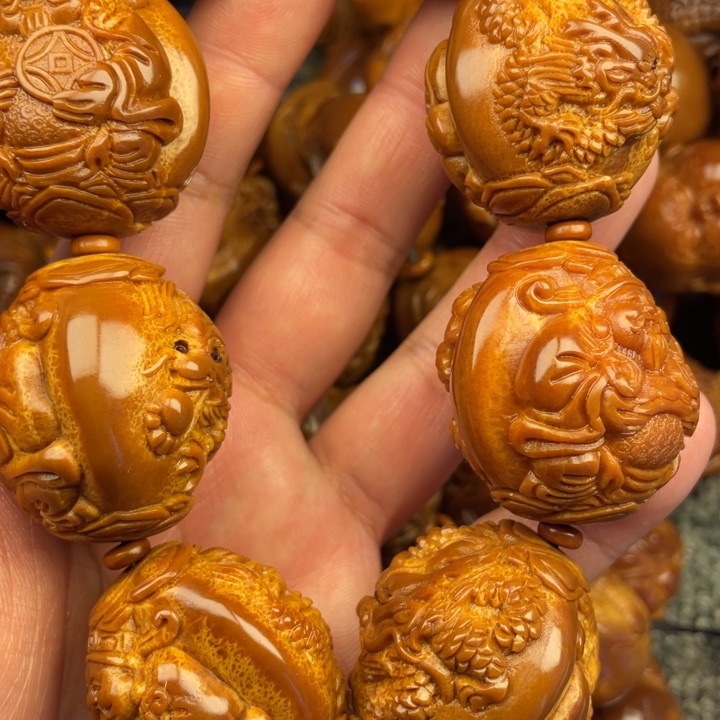 橄榄核吊坠来***吧橄榄核手持