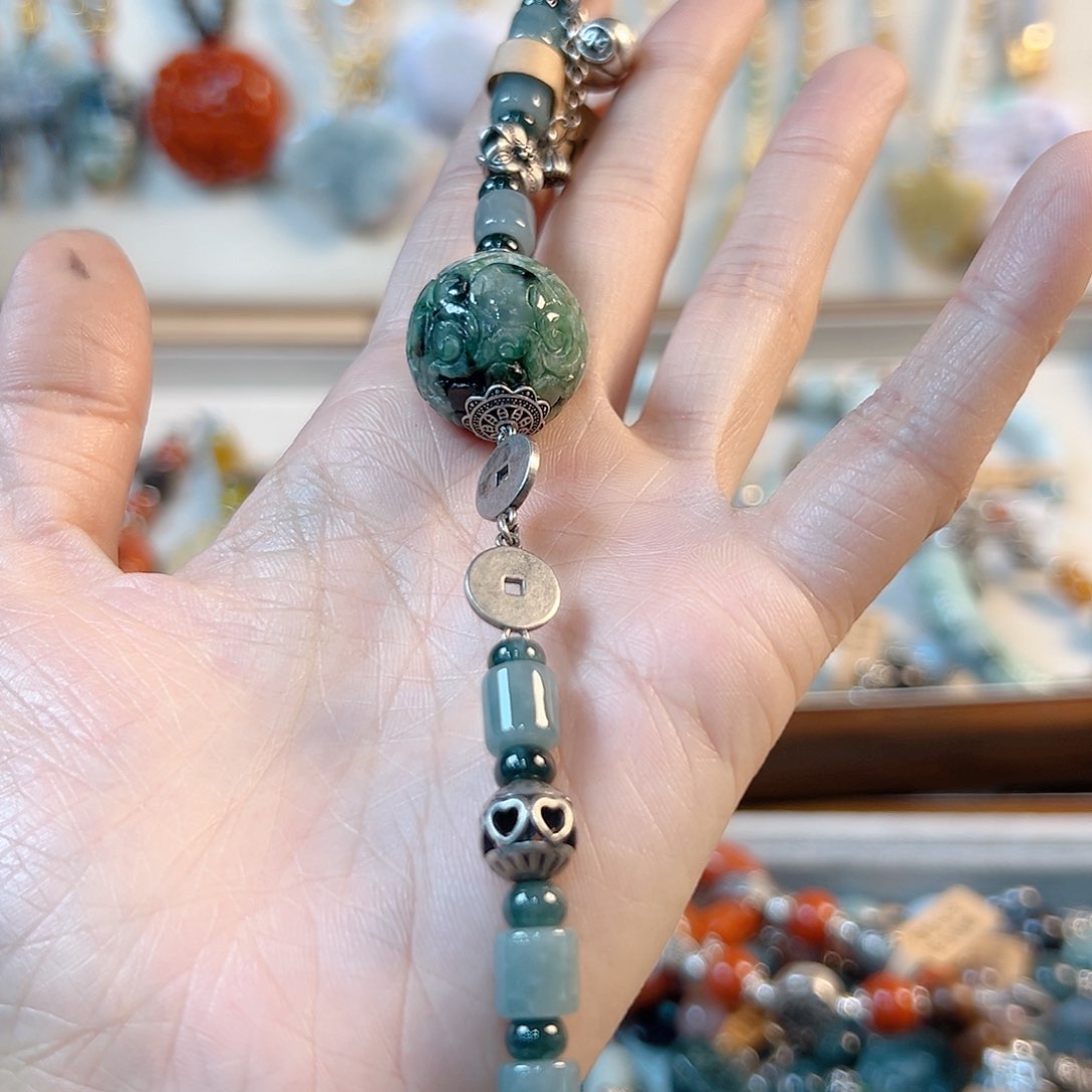 翡翠手链未镶嵌哆**梦手串