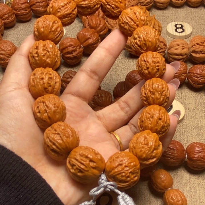 文玩核桃吊坠树皮纹八棱