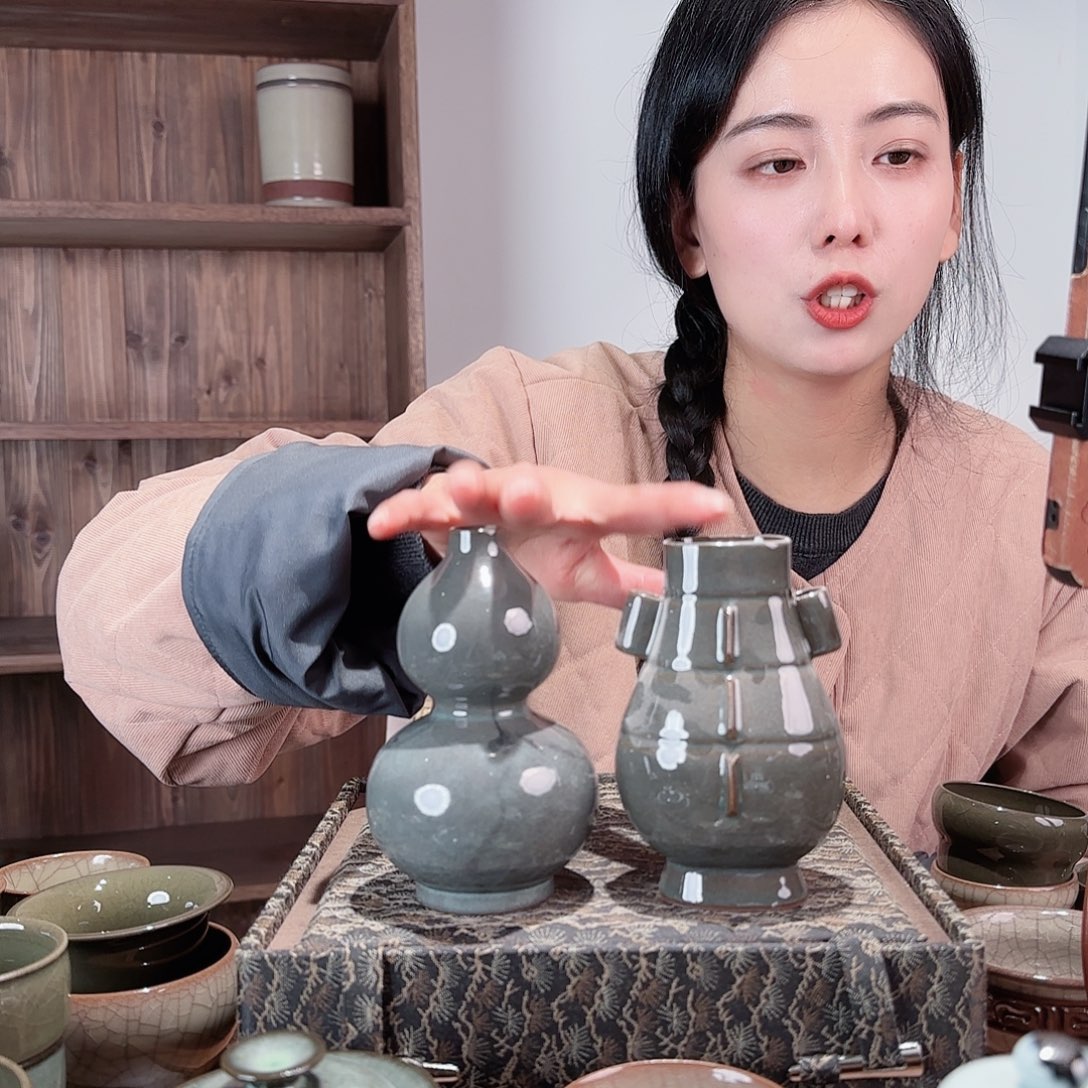 摆件瓷花器两只花瓶