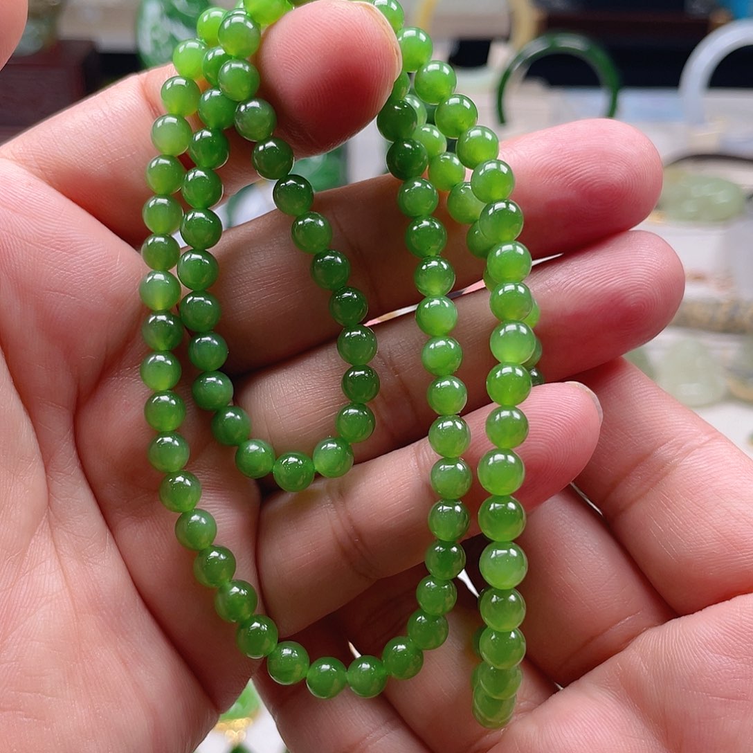 颈饰未镶嵌和田玉（碧玉）