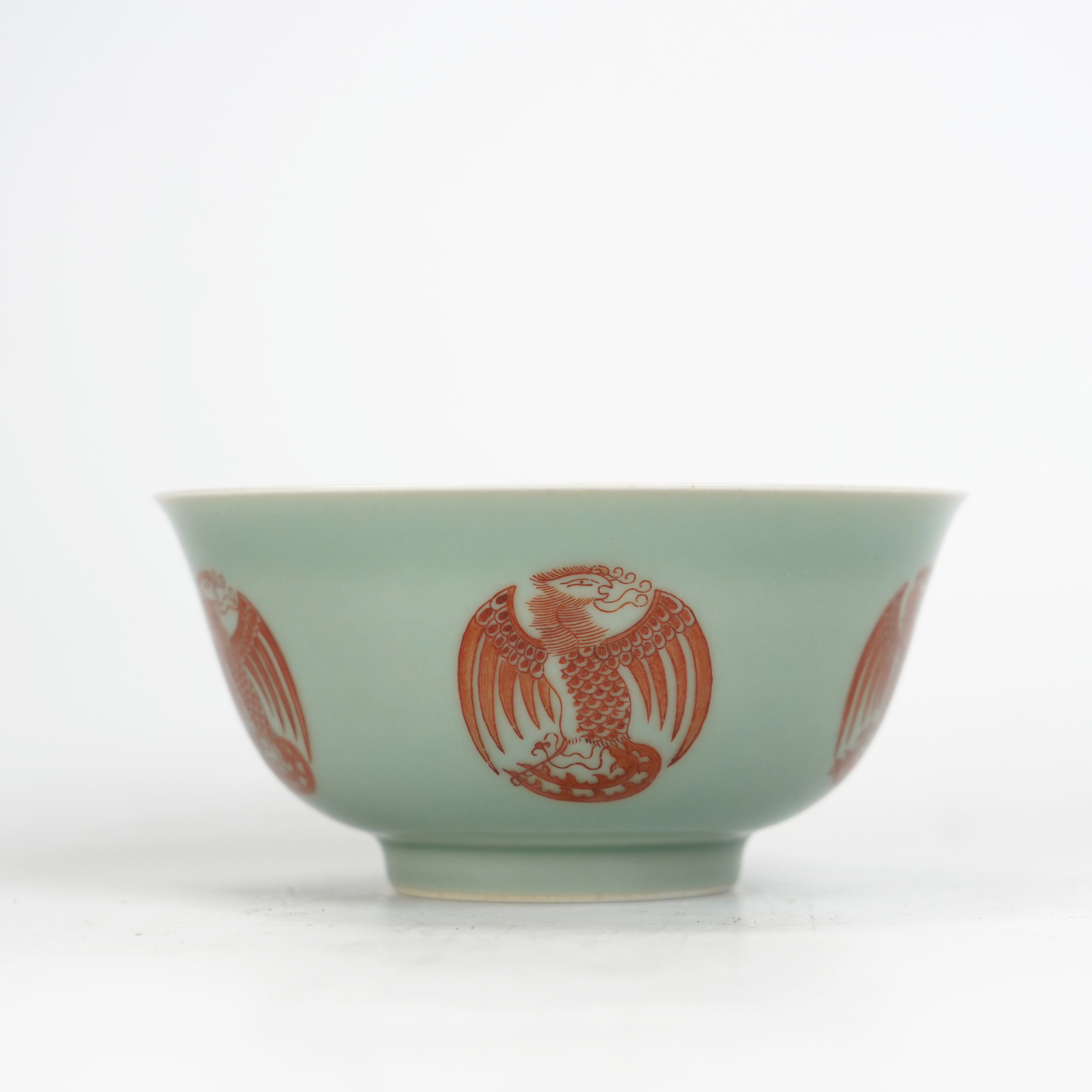 Lot022 清乾隆  豆青釉团凤纹碗