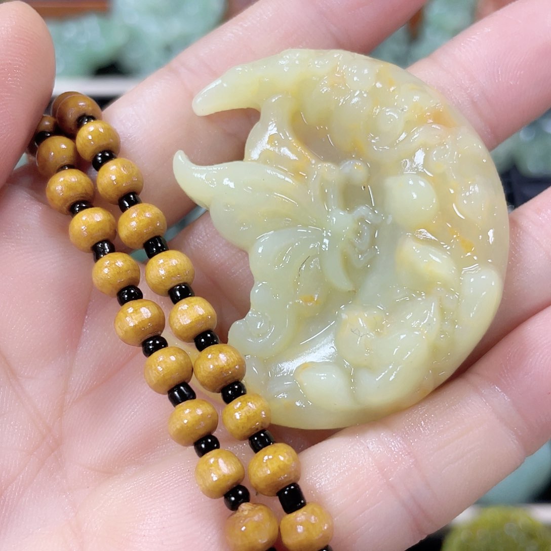 蛇纹石玉颈饰未镶嵌