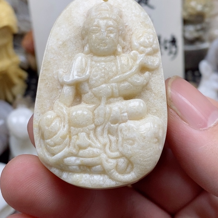 颈饰未镶嵌硅化珊瑚（珊瑚玉）