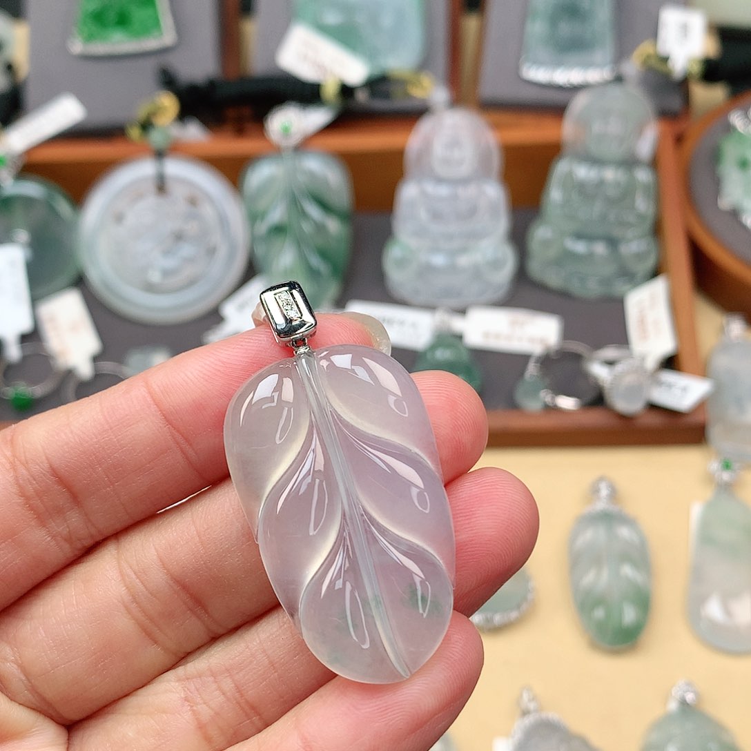 翡翠颈饰18K金镶嵌叶子