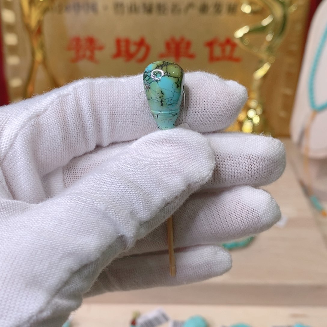 绿松石颈饰未镶嵌
