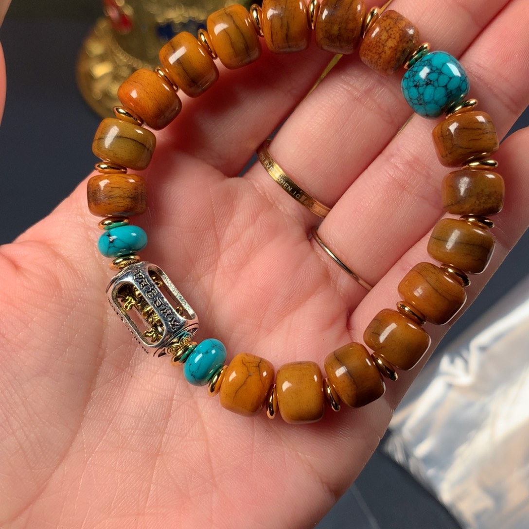 泥塑…………………………………………手串