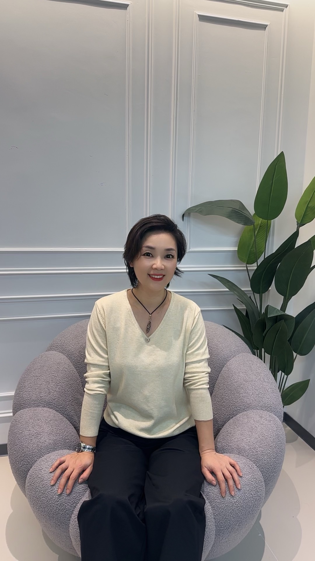 【卿她】秋款V领爱心标净版长袖百搭针织打底衫