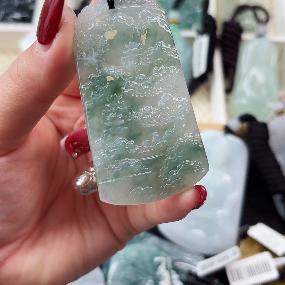 翡翠颈饰未镶嵌山水