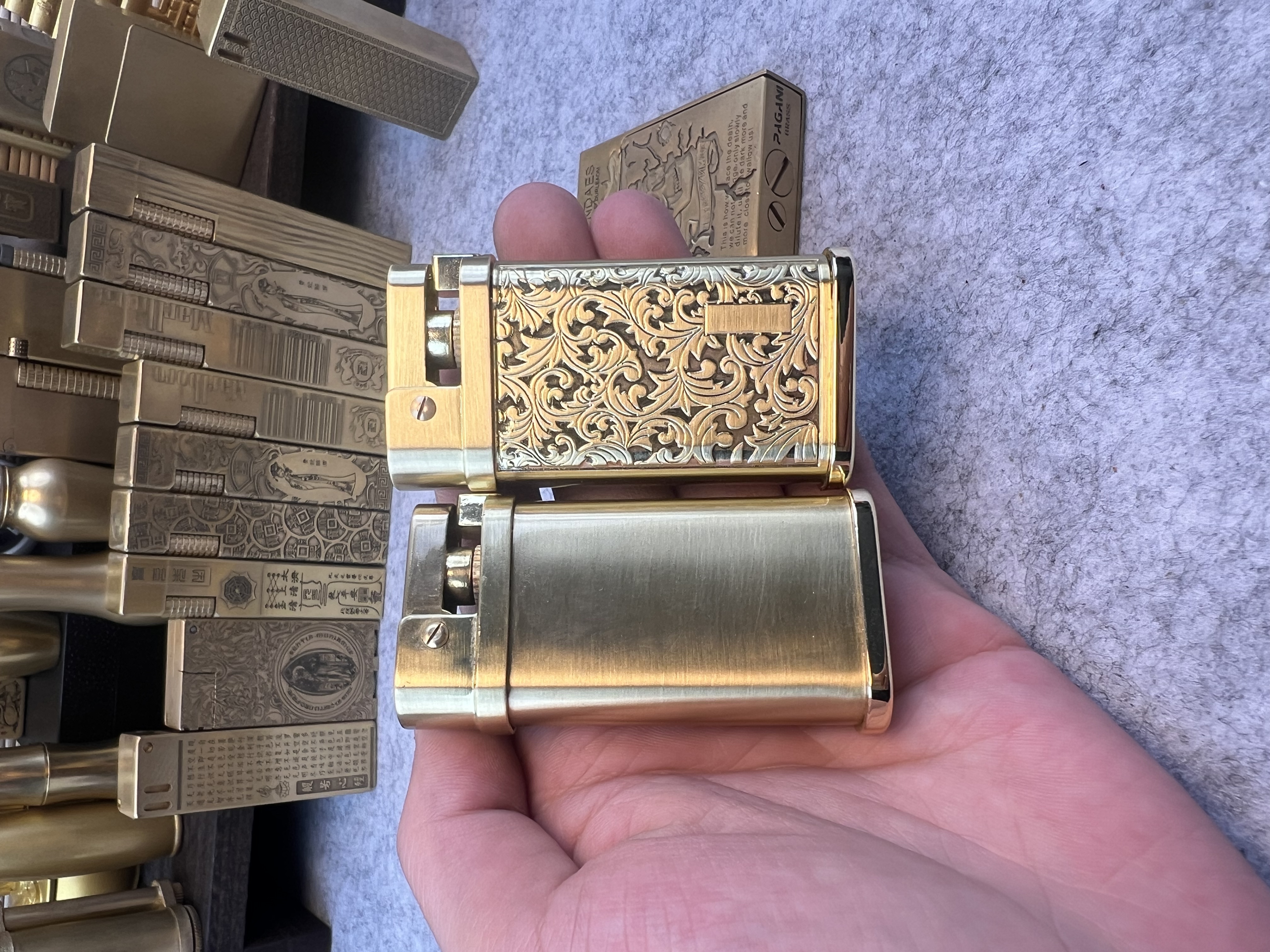 豫邦巨浪二代黄铜煤油砂轮打火机一键点火电镀光板唐草花经典