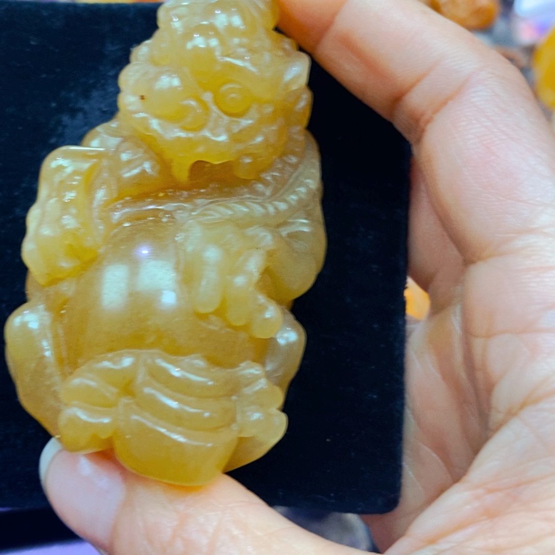 未镶嵌石英质玉（黄龙玉）颈饰