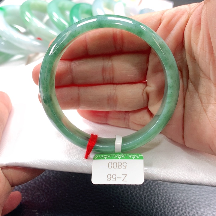 翡翠手镯未镶嵌555555656
