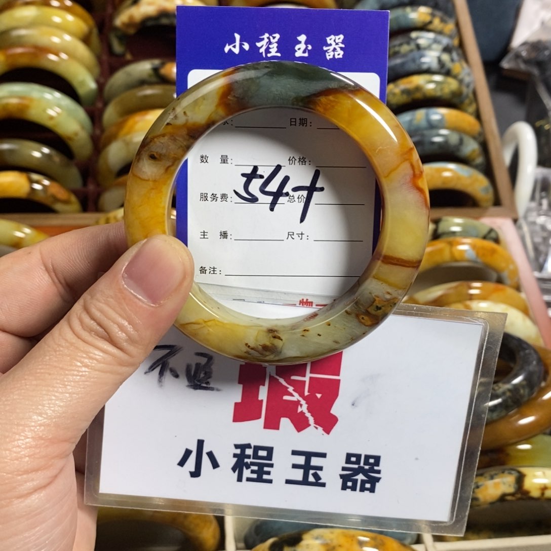 蛇纹石玉手镯未镶嵌零****?