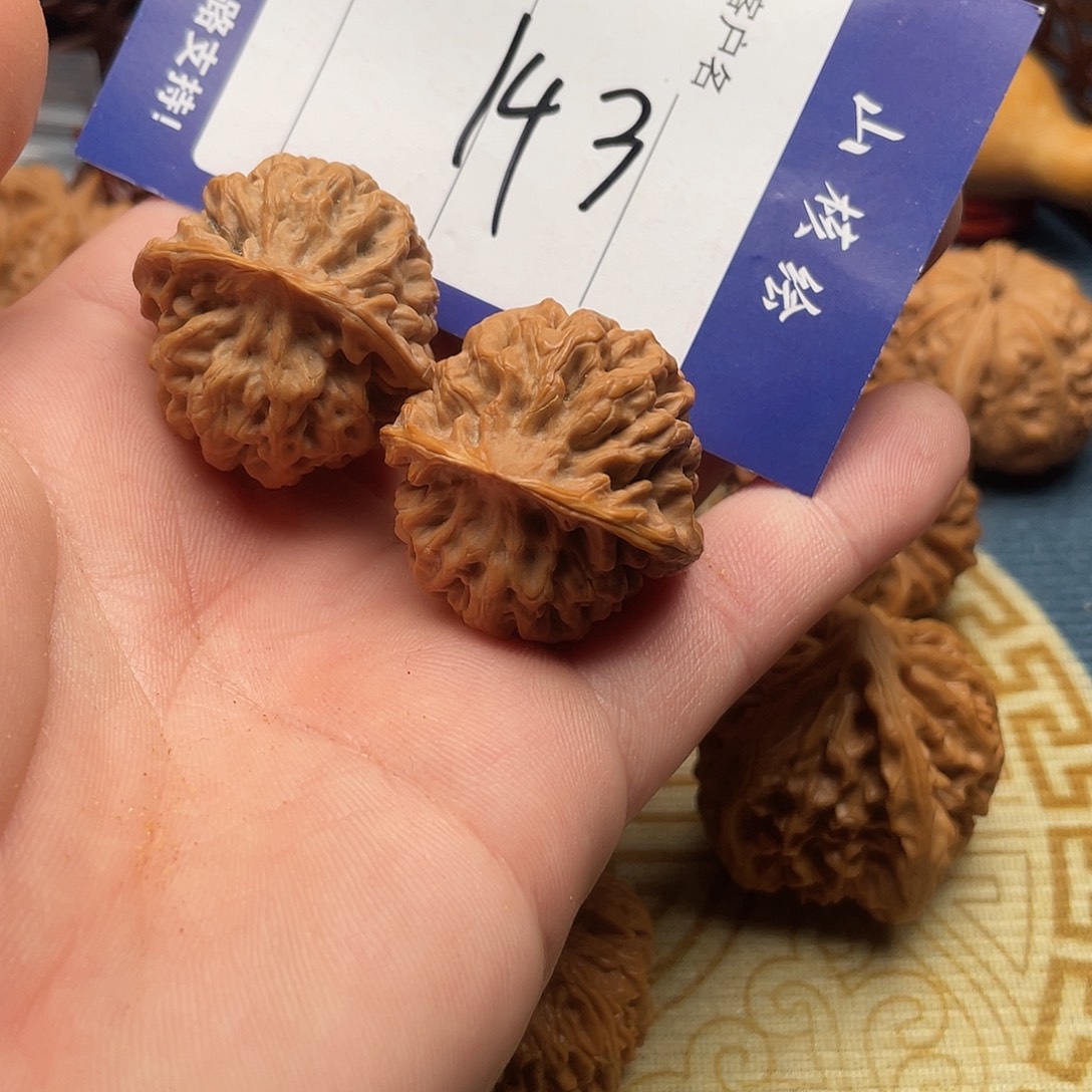 ****瘩文玩核桃闪电购143