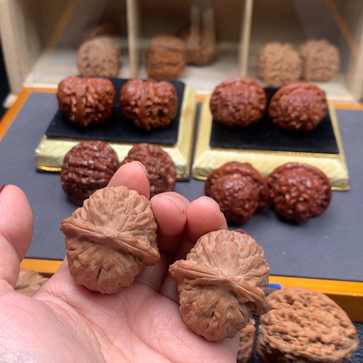 文玩核桃吊坠石门元宝