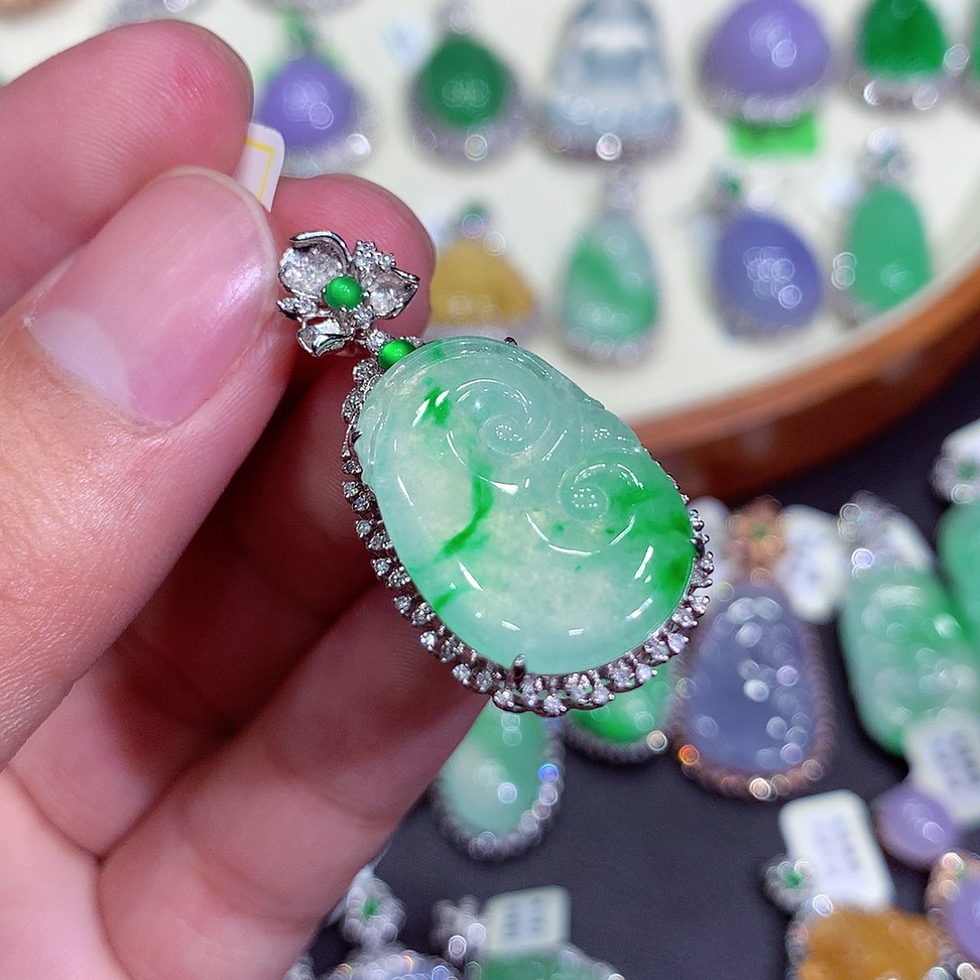 翡翠吊坠(不含链)18K金镶嵌