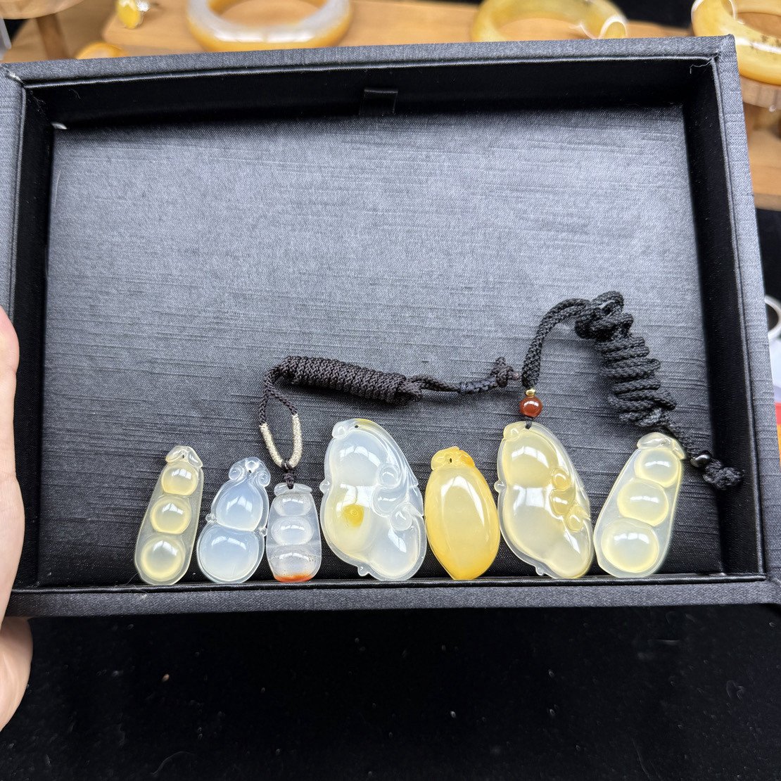 天然龙陵黄龙玉精品挂件可选货