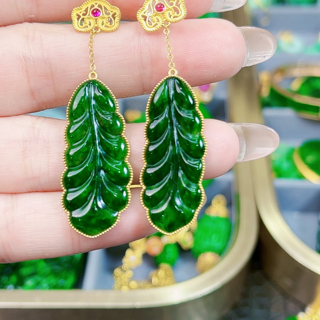 翡翠颈饰18K金镶嵌耳饰