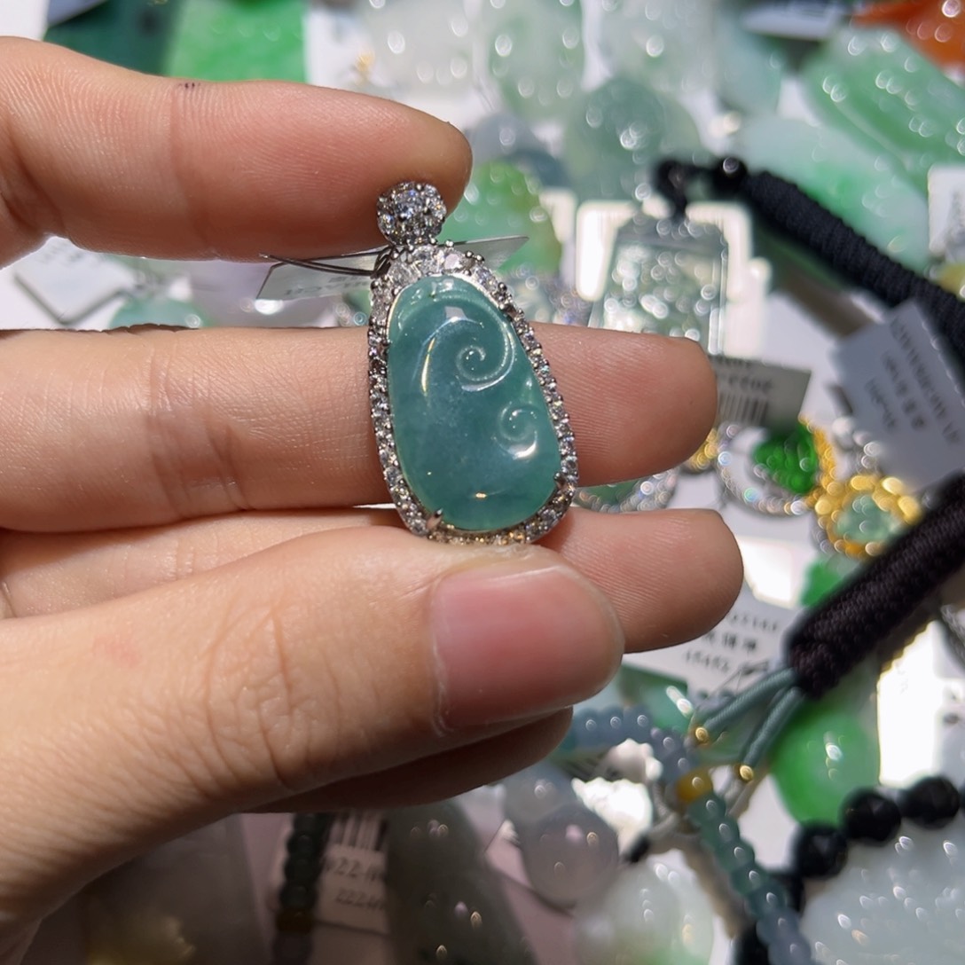 翡翠颈饰未镶嵌翡翠