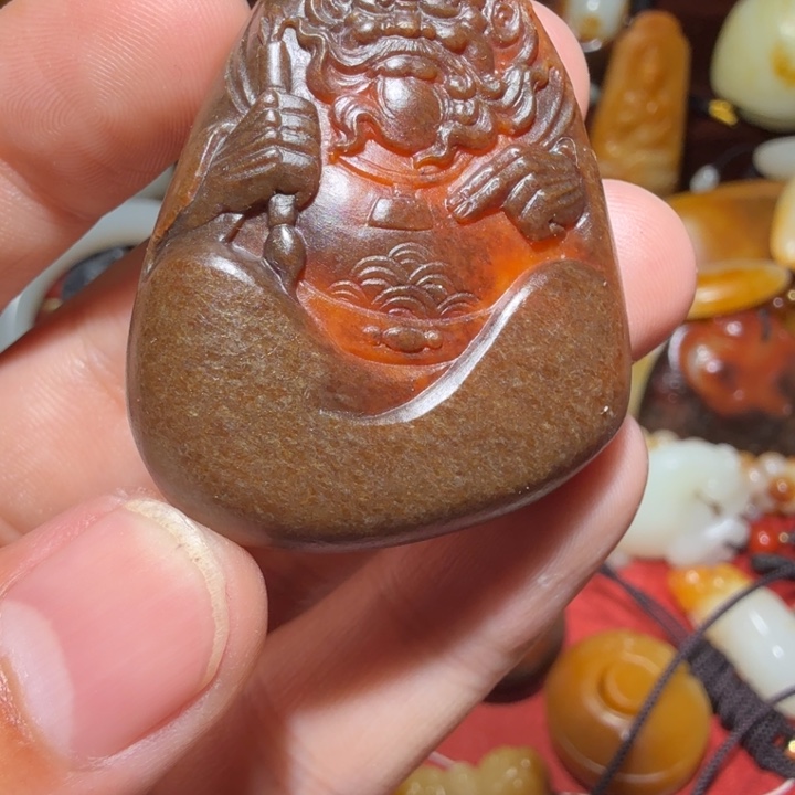 和田玉未镶嵌颈饰笑**云