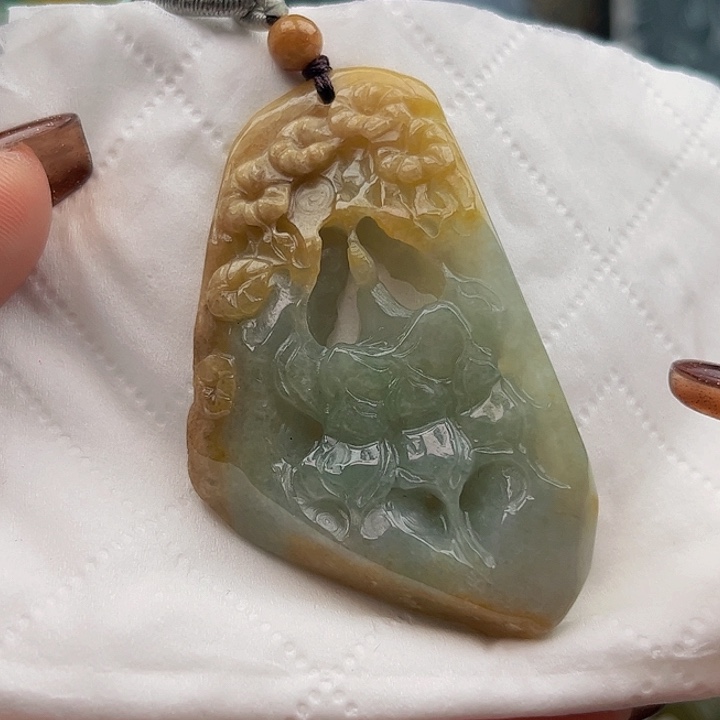 翡翠未镶嵌颈饰挂件