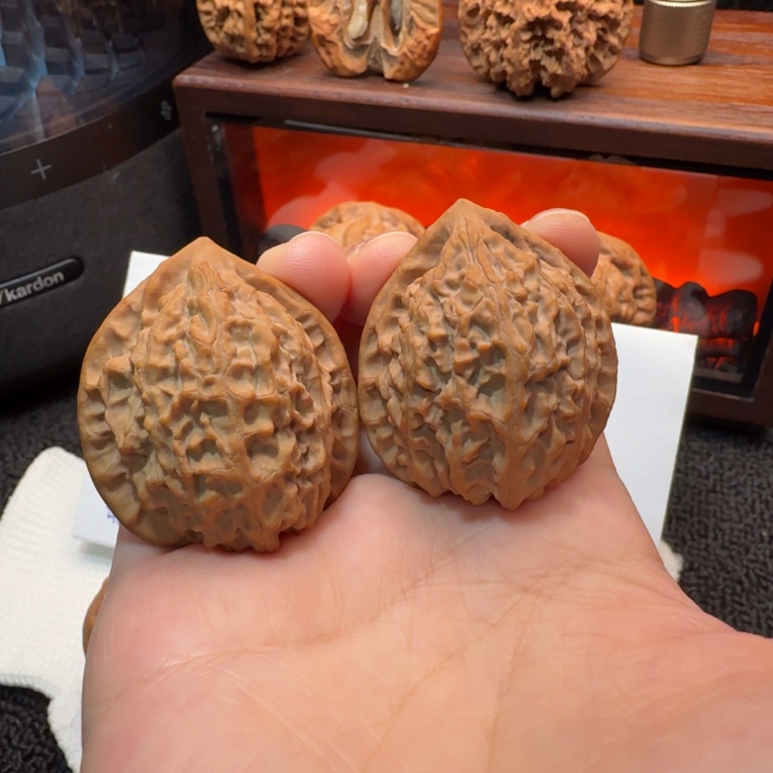 文玩核桃把件37+全品金牛