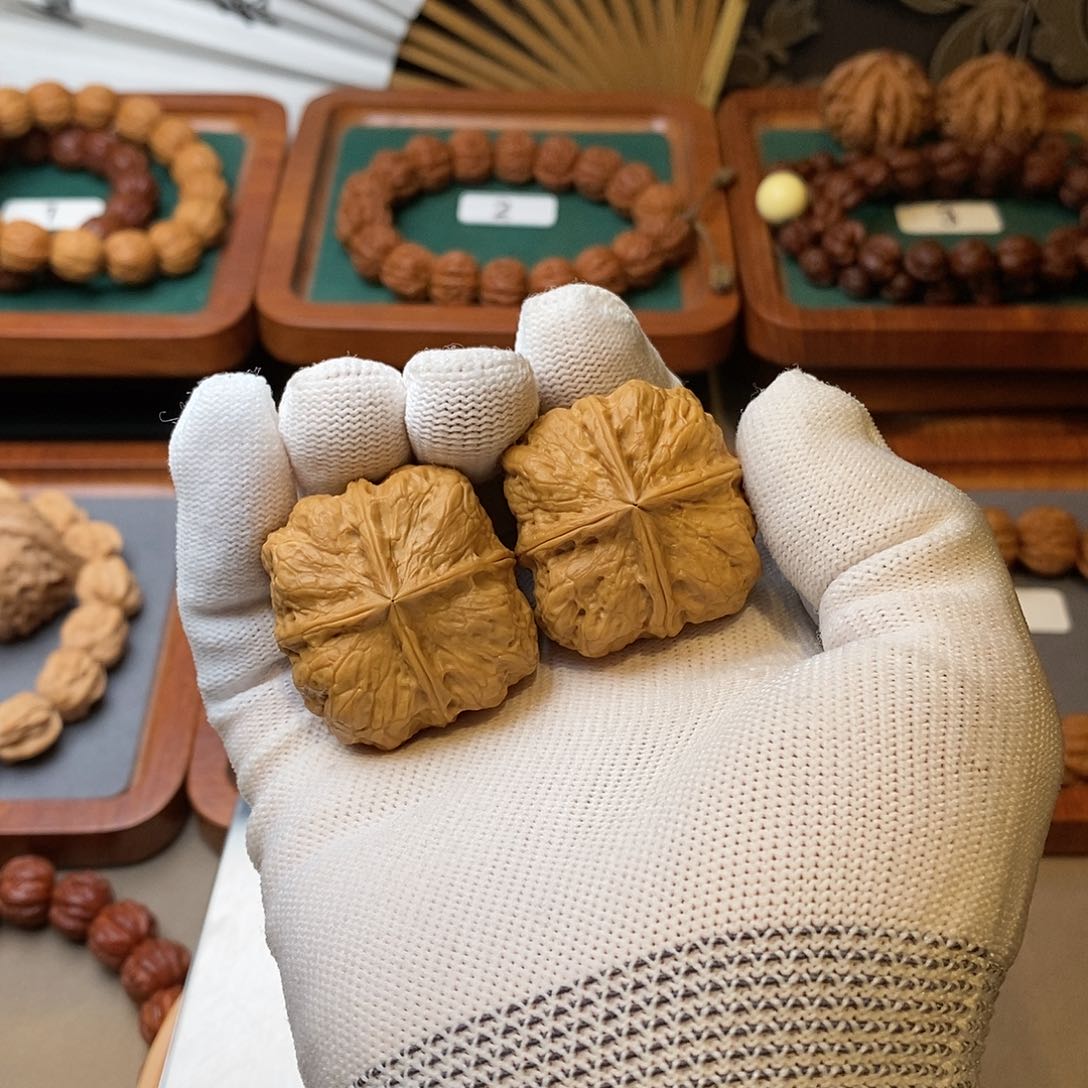 文玩核桃手串白****黑四棱