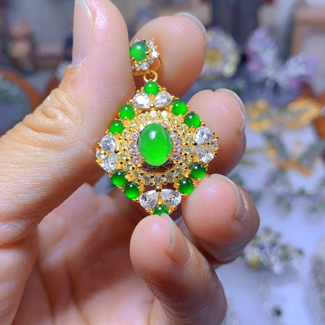 翡翠耳钉银S925镶嵌天然翡翠