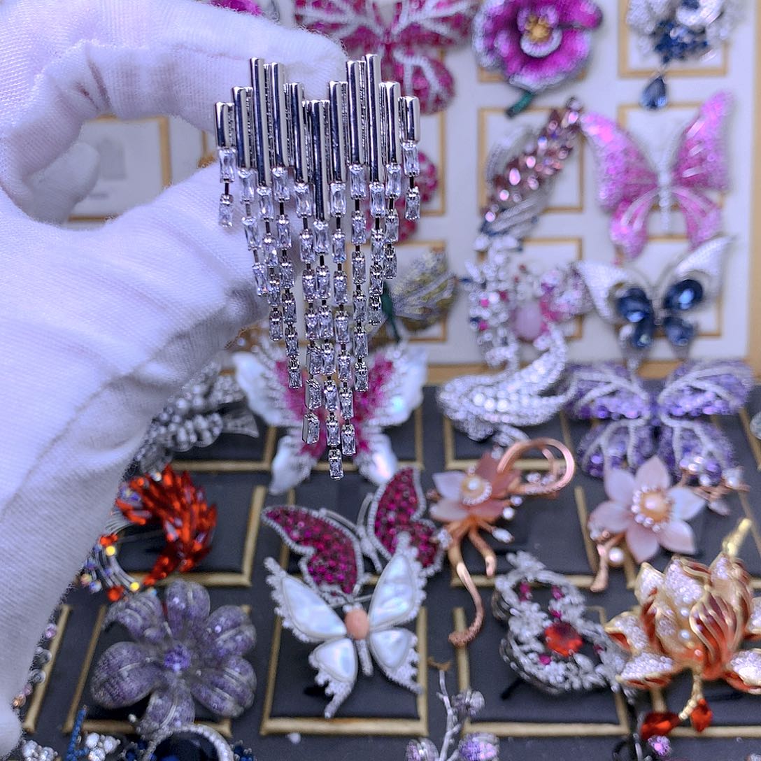 合成立方氧化锆铜胸针胸花