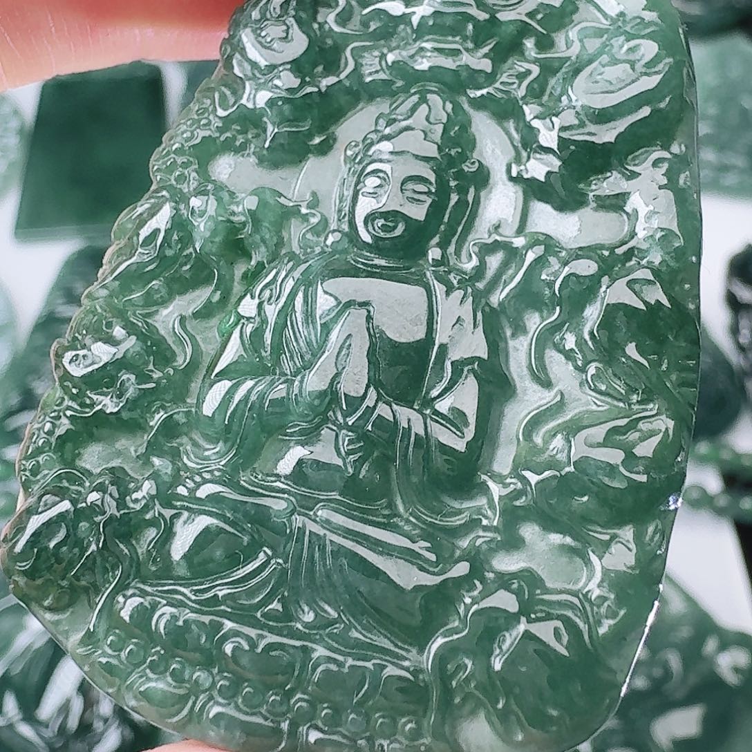 翡翠未镶嵌颈饰天然的A货翡翠多样性发其一 