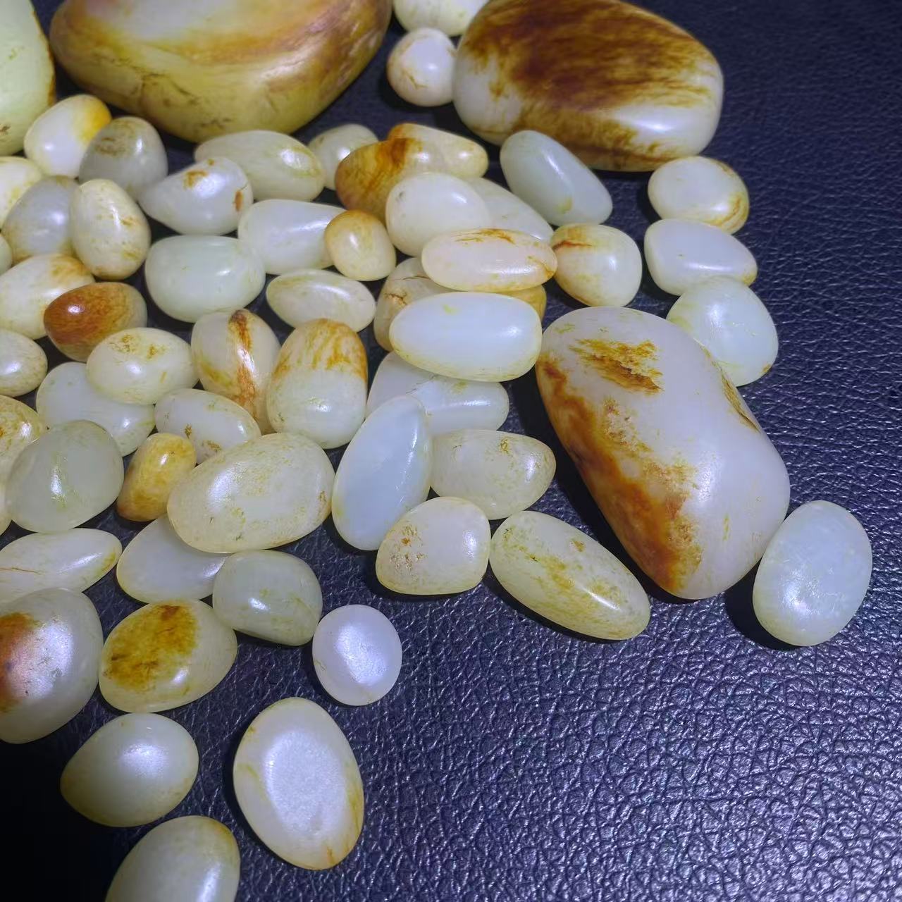 新疆精品和田玉小籽 请勿乱拍 拍前联系客服!