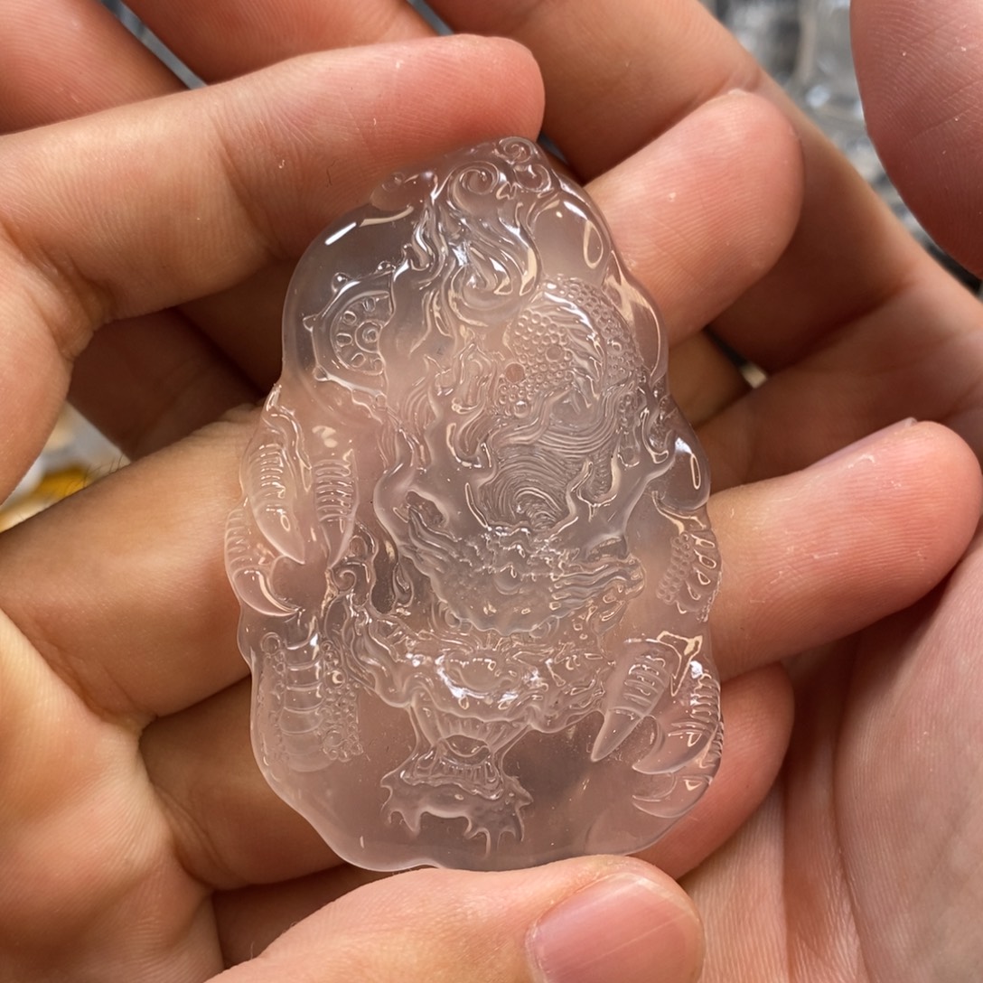 陈***生颈饰未镶嵌石英质玉龙牌