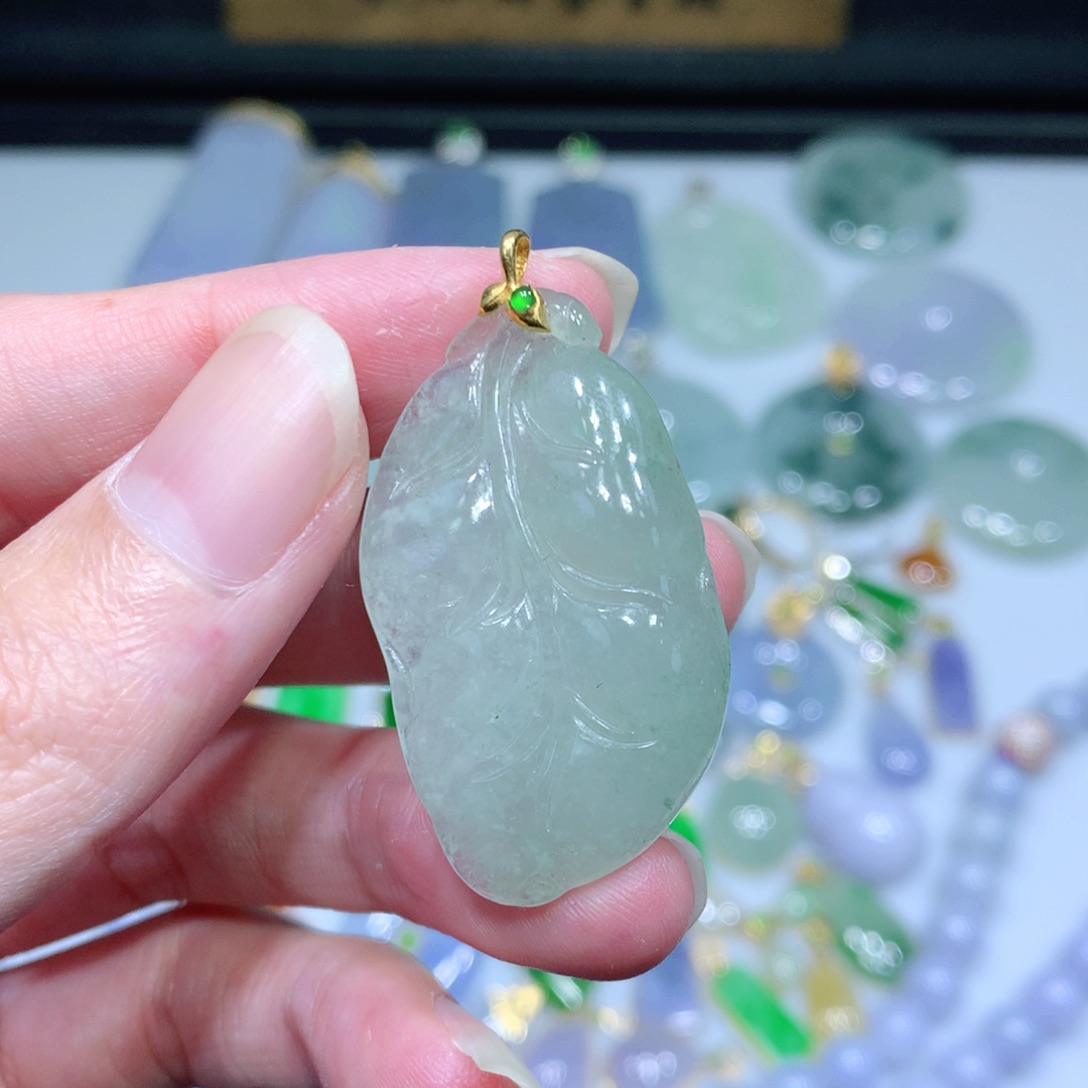 翡翠吊坠(不含链)18K金镶嵌