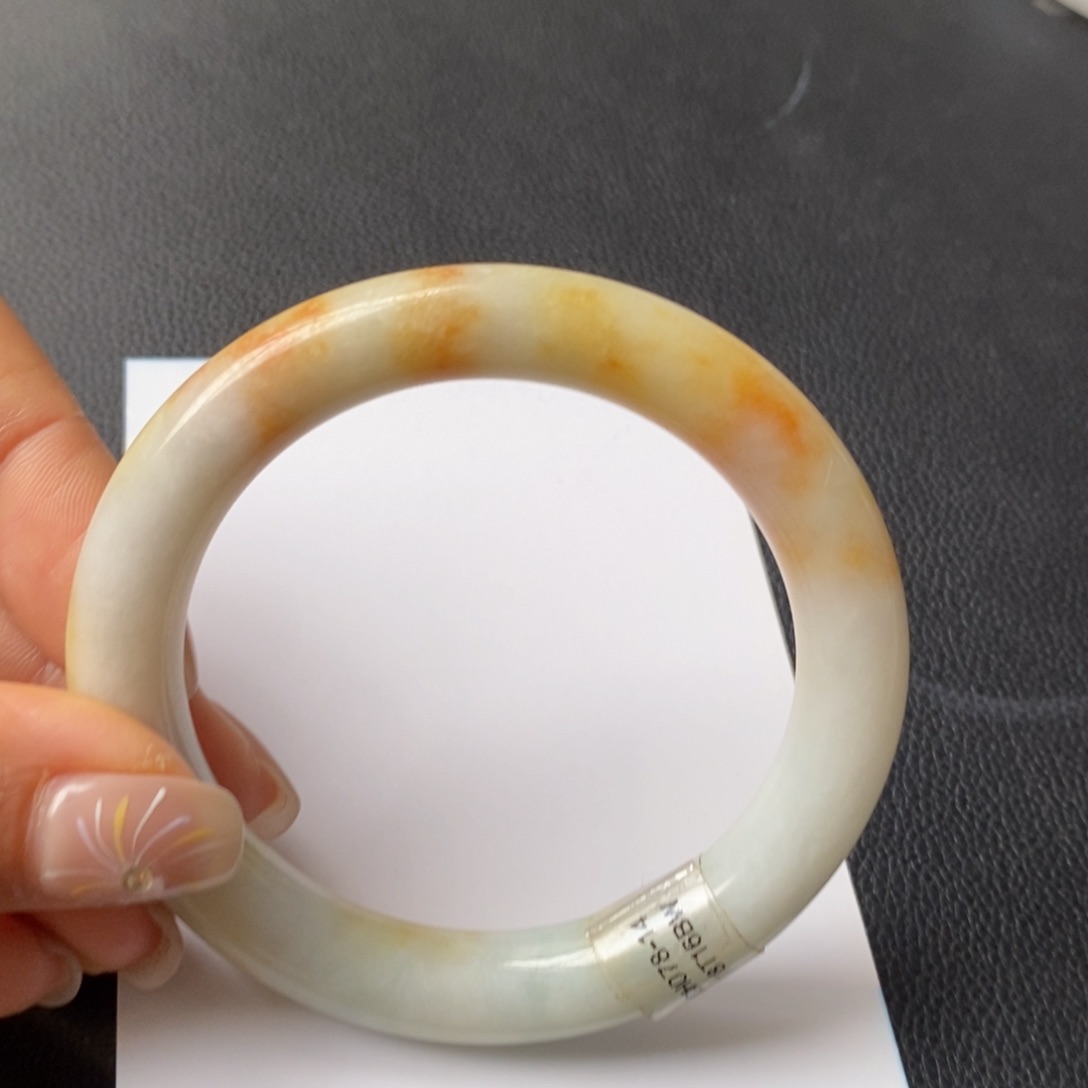 翡翠手镯未镶嵌天然翡翠