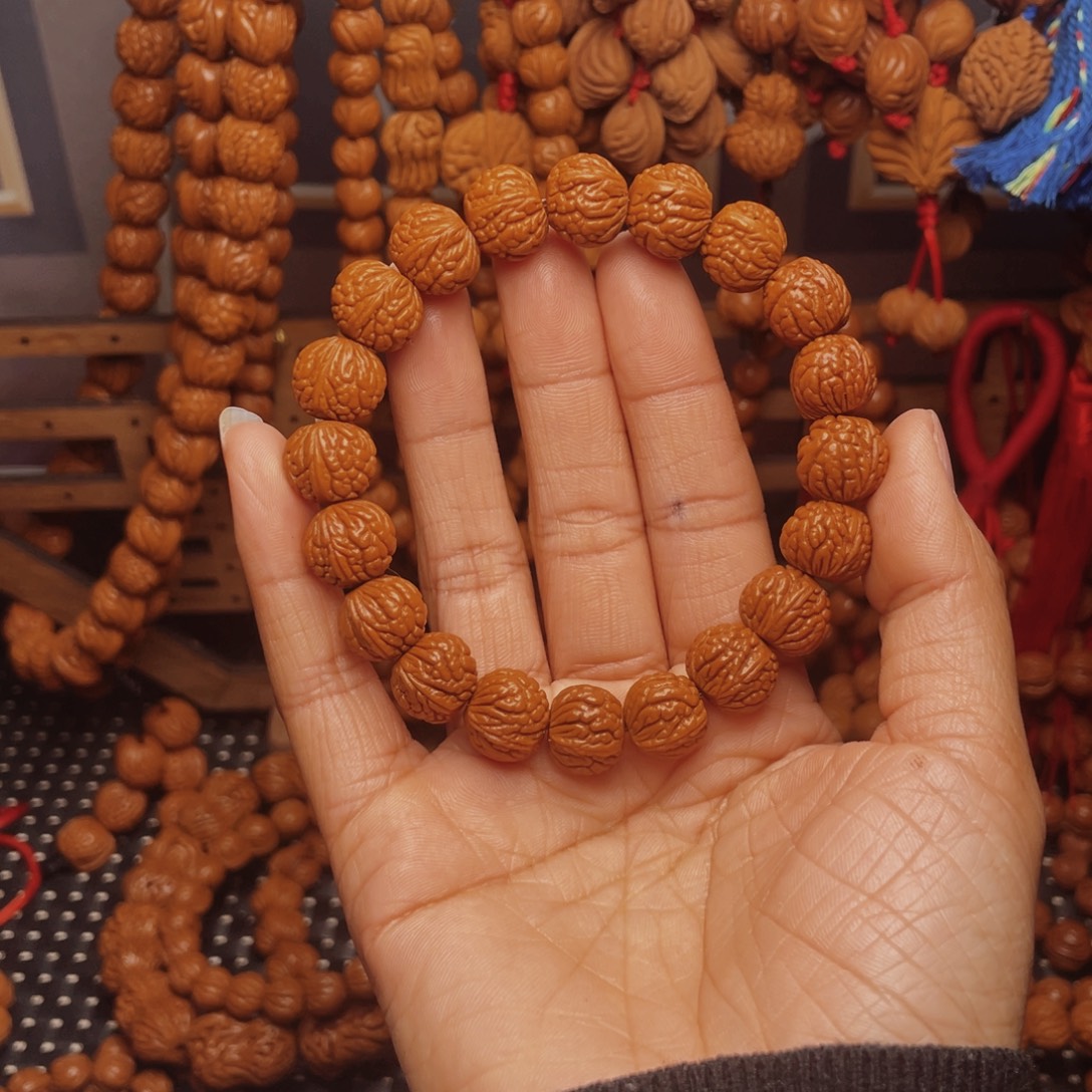 木质类龙纹桃枭挂件