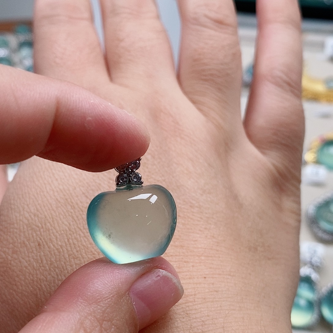 未镶嵌蛇纹石玉吊坠皮****）