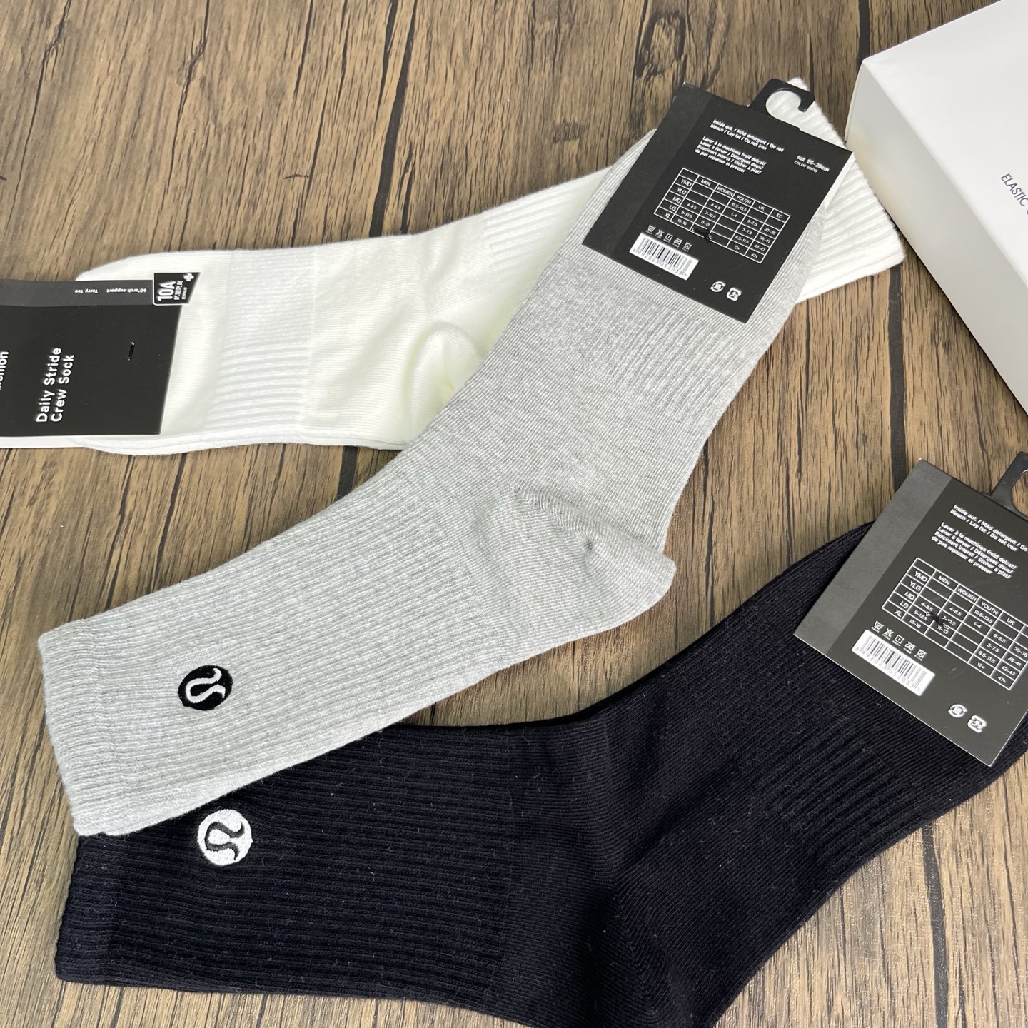 防臭学院风男中筒成人字母运动袜高筒黑白加厚筒袜