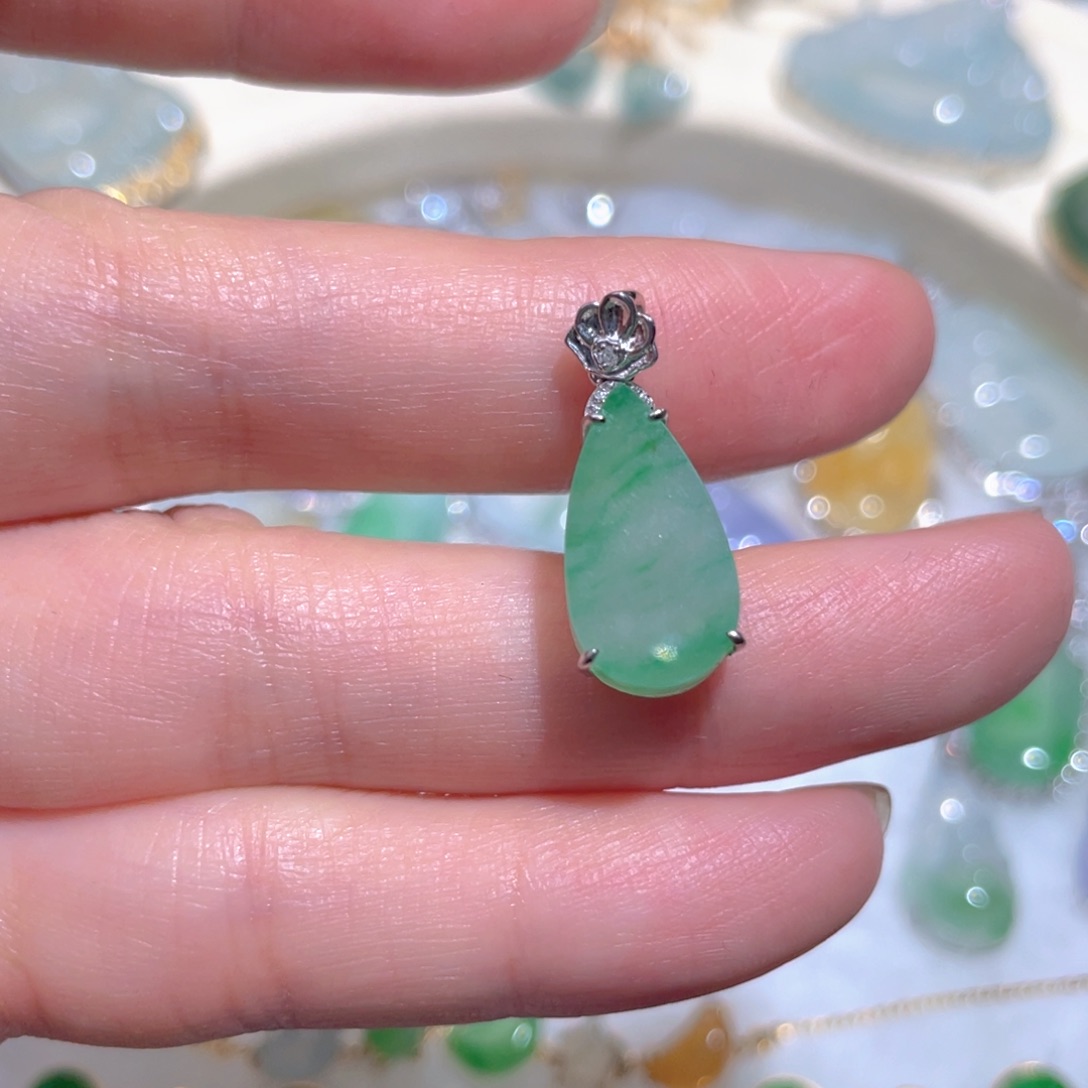 翡翠颈饰18K金镶嵌翡翠