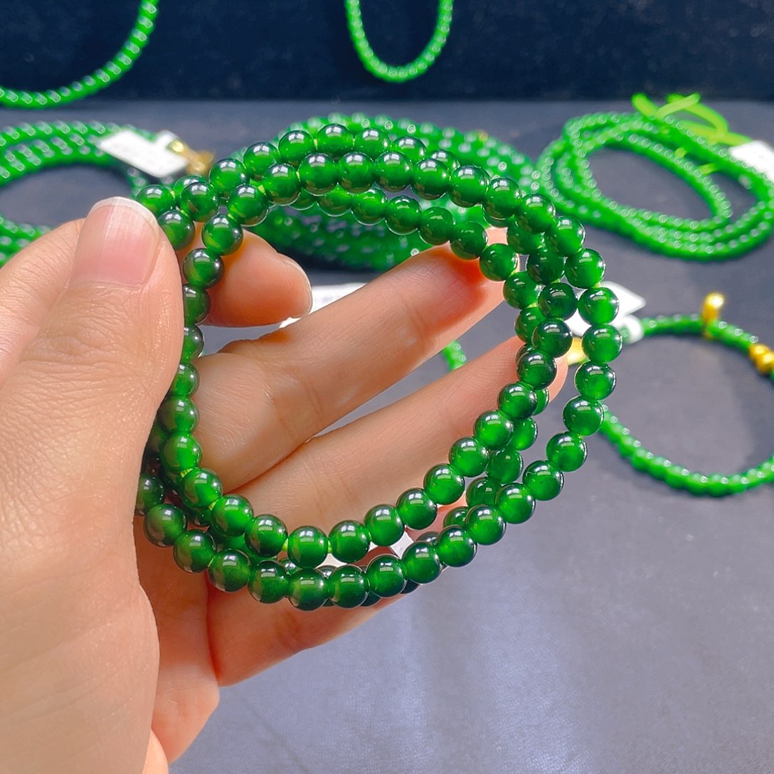 翡翠未镶嵌颈饰卡6