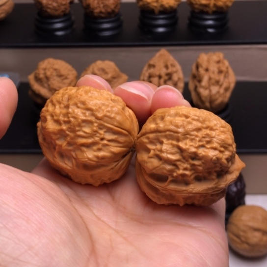 文玩核桃把件刺甲苍龙76