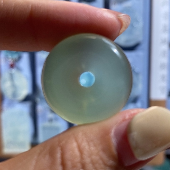 岫玉未镶嵌颈饰吊坠