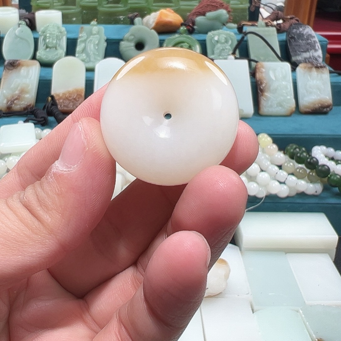 和田玉颈饰未镶嵌