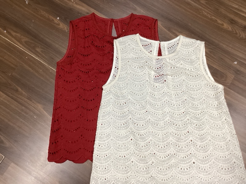 8326大红色镂空提花气质无袖圆领背心上衣