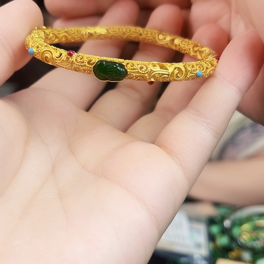 翡翠颈饰银S925镶嵌手镯